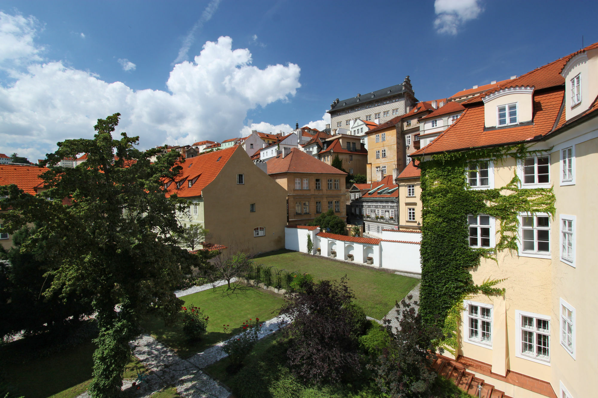 Hotel At The Green Grape Prague Exterior photo